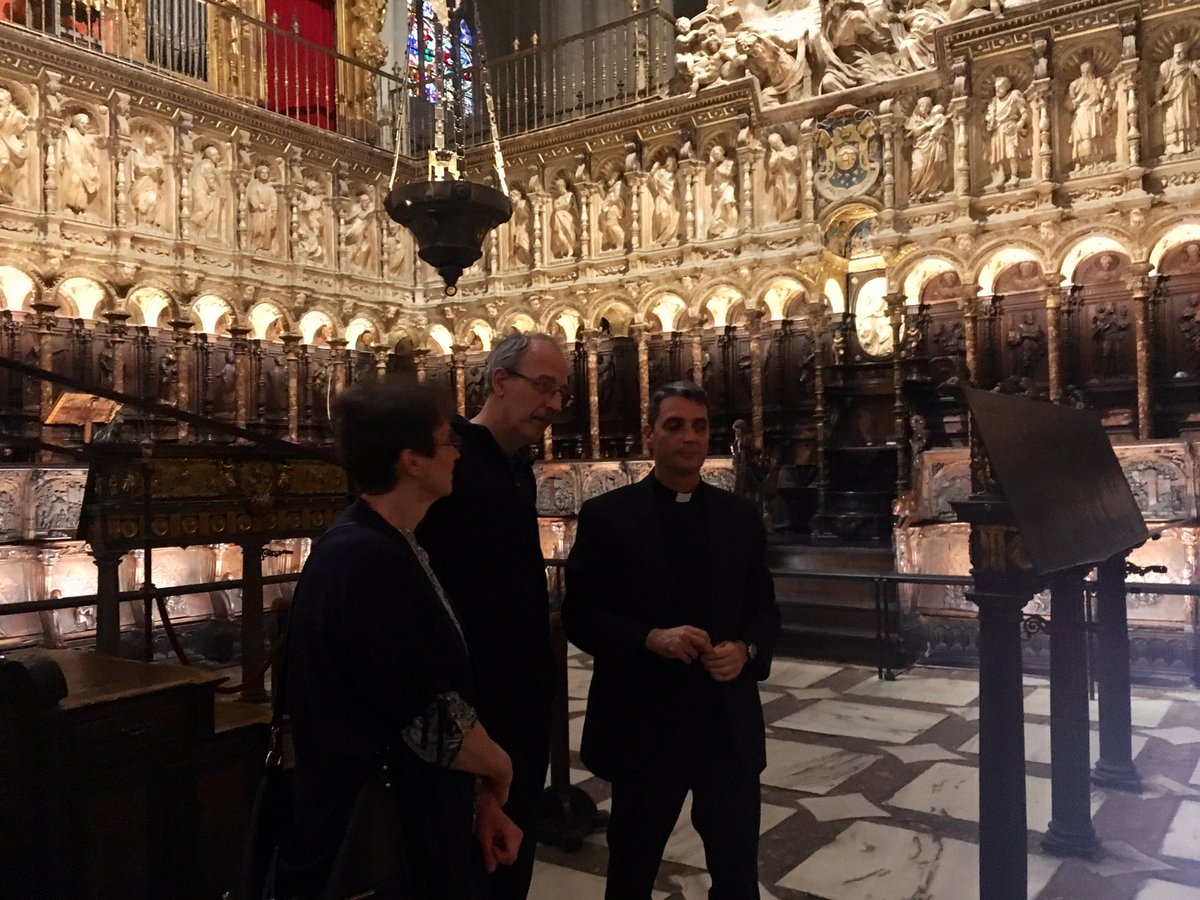 MfcZona's tweet photo. Los Presidentes Europeos de la Confederación Internacional de Movimientos Familiares Cristianos #CIMFC , Balazs y Krisztina Menesi de Hungría, han sido recibidos por el Dean de la Catedral @SICP_de_Toledo y D.Pablo Delclaux ha sido su guía ¡Gracias!
@MFCTOLEDO @LaityFamilyLife https://t.co/5vaCJin8AI