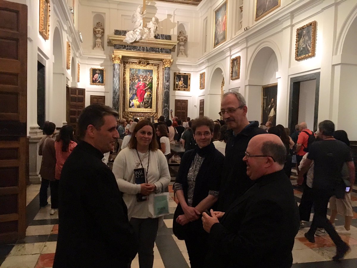 MfcZona's tweet photo. Los Presidentes Europeos de la Confederación Internacional de Movimientos Familiares Cristianos #CIMFC , Balazs y Krisztina Menesi de Hungría, han sido recibidos por el Dean de la Catedral @SICP_de_Toledo y D.Pablo Delclaux ha sido su guía ¡Gracias!
@MFCTOLEDO @LaityFamilyLife https://t.co/5vaCJin8AI