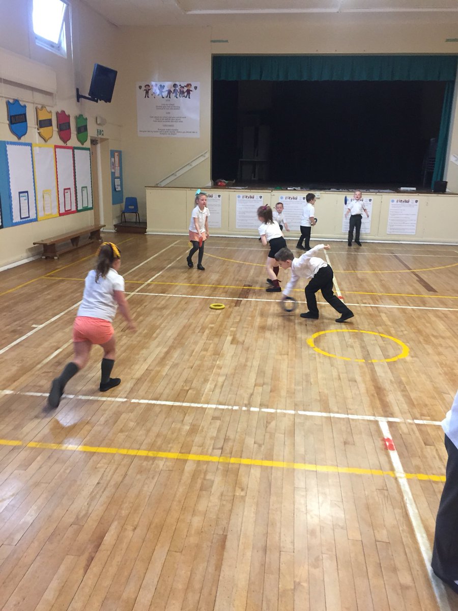 stserfsmissL's tweet image. @stserfs2_1 were having a fantastic time in P.E yesterday exploring all the ways of using quoits and beanbags. #coordinationandtiming #buildingconfidence #balanceandcontrol