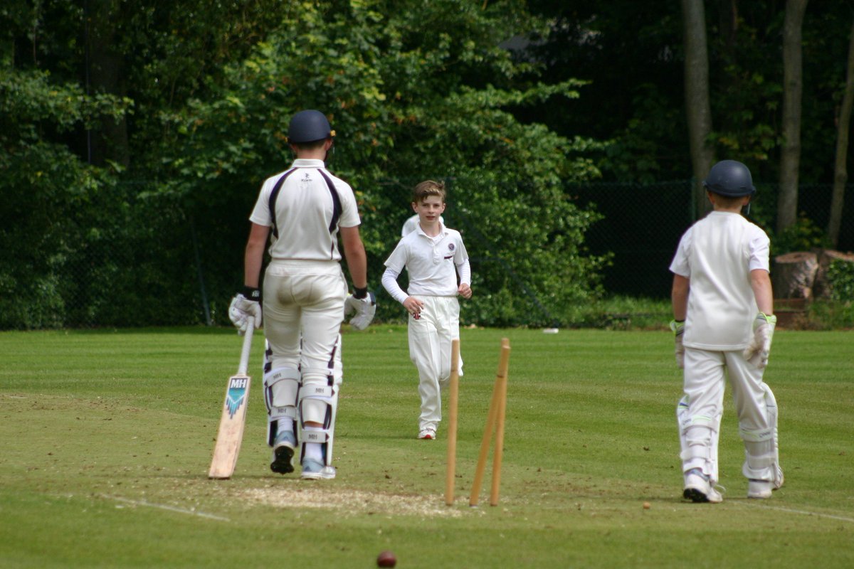 billbarc88's tweet photo. Been lots of #cricket highlights this year but think this is my favourite pic #sizedoesntmatter  #spinittowinit. https://t.co/DuBGLuFgOm