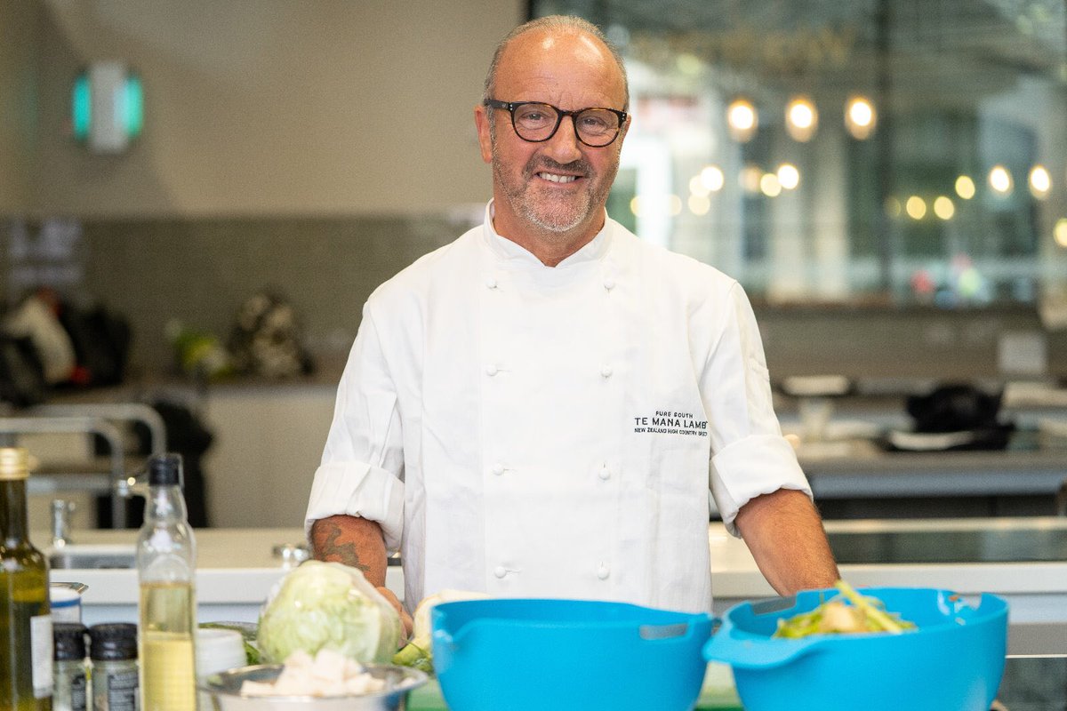 Alliance__UK's tweet photo. This year for our TE MANA Challenge final we had four esteemed chefs who are well known in the culinary industry. It has been a pleasure having them on our judging panel and we have loved every minute of it! 😎👌🏻
#TEMANAchallenge19 #TEMANALAMB @Hulstone https://t.co/uSzVU0bgXk