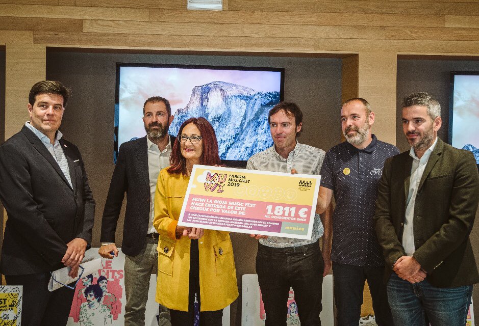 AytoLogrono's tweet photo. 🎤🎸| Enhorabuena a los organizadores del @muwi_fest, cuyo éxito demuestra que #Logroño cuenta con personas que crean y creen en una forma diferente de hacer crecer nuestra ciudad. 

¡Bravo! https://t.co/ZnpOUi4XhW