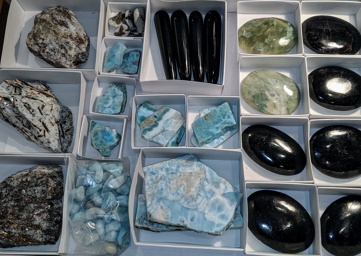 CrystalLifeTech's tweet photo. Astrophyllite, Larimar, Black Onyx, Garnet &amp; Green Garnet, oh my!

#denvergemshow #astrophyllite #larimar #blackonyx #garnet #greengarnet #crystallover #crystallife https://t.co/k63ZFkDqzu