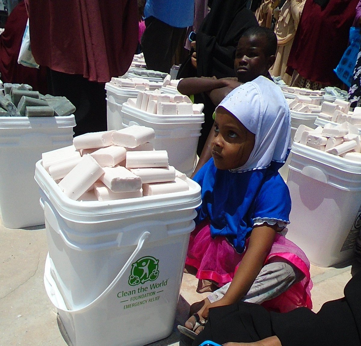 HelpingHandUSA's tweet photo. HHRD Africa celebrates its partnership with Clean the World, who  donated hygiene kits through our In Kind Gifts Program, encouraging good hygiene practices in Somalia. Through awareness sessions we hope to bring forth great habits for children https://t.co/6YlnQApS7b #Educate https://t.co/L5JfhGjeG8