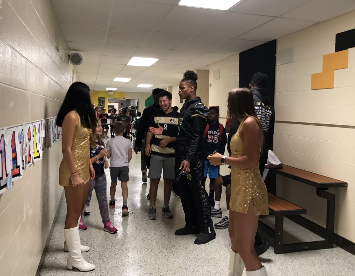 High Five Friday at PLE!! Thanks for making a difference today!! <a href="/LSHSGirlsTFXC/">LSHS Girl's T/XC</a> <a href="/LSHSGirlsTennis/">LSHS Girls Tennis</a> <a href="/lstigercheer/">LSHS Cheer</a> <a href="/LSHSTIGERVB/">LSHS Volleyball</a> <a href="/LSTigerSoccer/">LSHS Soccer Program</a> <a href="/LSHSSoftball/">LSHS Softball</a> <a href="/LSHSTigerettes/">LSHS Varsity Tigerettes Dance Team</a> <a href="/lstigerfootball/">lstigerfootball</a> <a href="/LSHS_Swim_Dive/">Coach Seth</a>