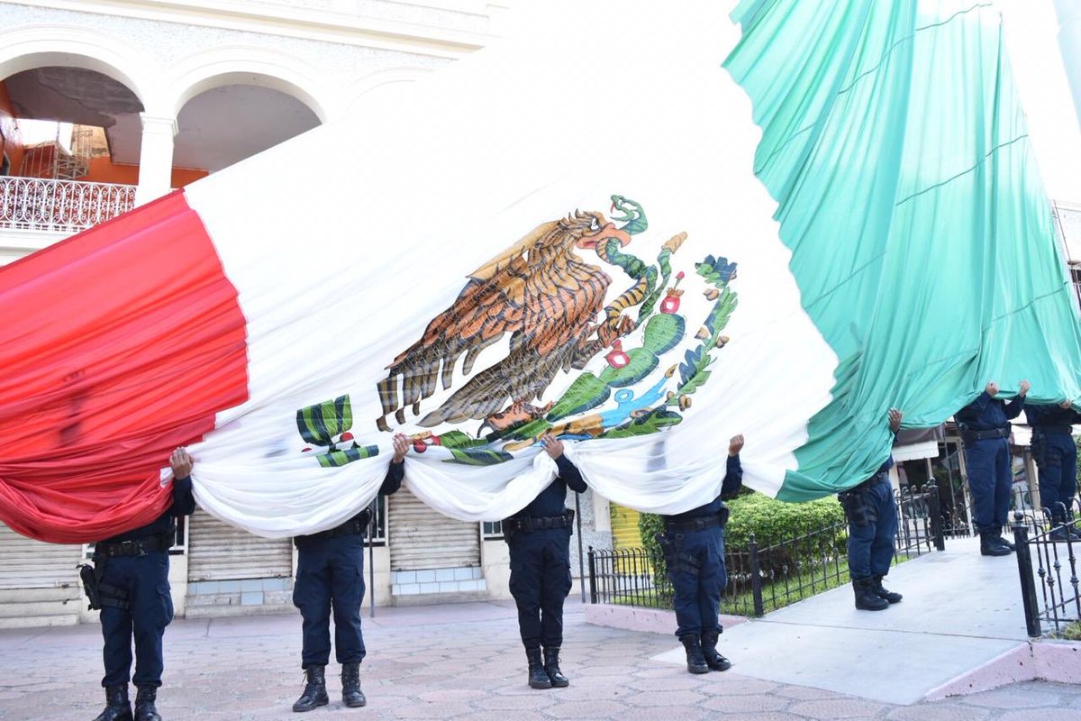 GeovaniEscobar's tweet photo. Acto cívico para conmemorar el fallecimiento de los niños héroes: Juan de la Barrera, Juan Escutia, Agustín Melgar, Fernando Montes de Oca, Vicente Suárez y Francisco Márquez, cadetes que murieron en la Batalla de Chapultepec, defendiéndonos del ejército de Estados Unidos. https://t.co/Ffk4G5RBgd
