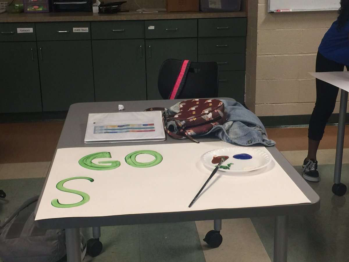 MJKBC04's tweet photo. @NazPrep Student Council is showing school spirit for our sport teams - GO SAINTS @_NazPrepsports @poescorner @NazPrepMath https://t.co/oFsQfd0VMN