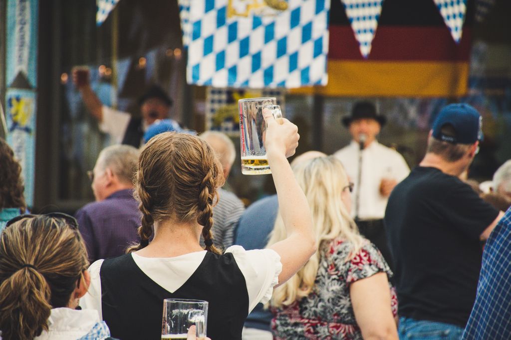 internormrvs's tweet photo. Es geht fast los! #Oktoberfest is sneller dan u denkt. Bestel nu alvast uw #bierspoelbladen en #lekbakken zodat u klaar bent voor al die grote #bierpullen die u straks gaat tappen! https://t.co/5HdTBxFzmd https://t.co/2L95R8QUqN