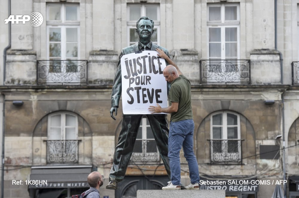 afpfr's tweet photo. Trois mois après la mort de Steve Maia Caniço, le commissaire chargé de l'intervention policière controversée à Nantes le soir de la Fête de la musique "sera muté" a annoncé Christophe Castaner, en dévoilant un rapport selon lequel le fonctionnaire a "manqué de discernement" #AFP https://t.co/NvJaztzvzK