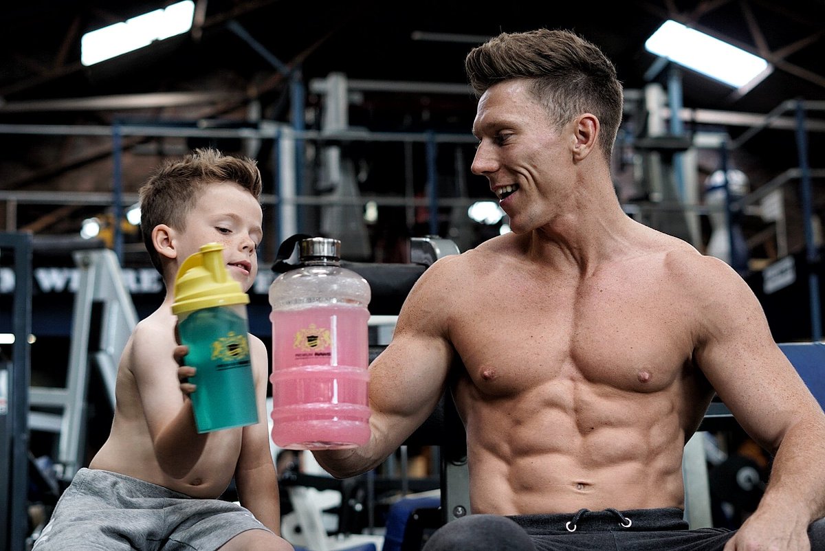 When you realise that it's Friday... Cheers to that!!🍻 Enjoy your weekend all💛

<a href="/Luke_Charnley/">Luke  Charnley</a> #fitness #fridayfeeling #friday #abs #muscle #like #follow