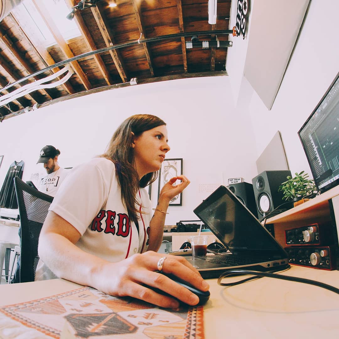 TheShiftBOS's tweet image. Just dropped a new episode of Human Re:Sources, featuring @senecabeats.

Hear about her experience at The Shift, journey as a producer, dream workflow, &amp;amp; much more. 

soundcloud.com/lfod/human-res…

Produced by @lfodlife
📸: @thearcitype
#HumanResourcesPod #TheShiftBOS #RepNewEngland