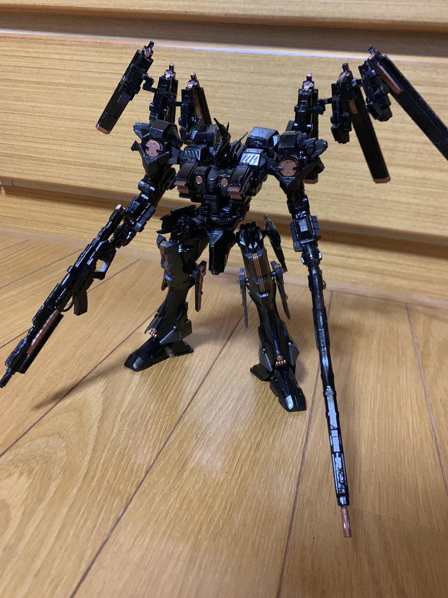 マグナ 黒い鳥 翼は黒く染まり 誇りは失墜した 残った物は破壊のみ これこそが本物の破壊天使 というわけで完成したブラックノブリスです ここまで塗装するのは初めてなので甘く見て欲しい ところでさ 皆好きでしょ こういう反転した機体とか