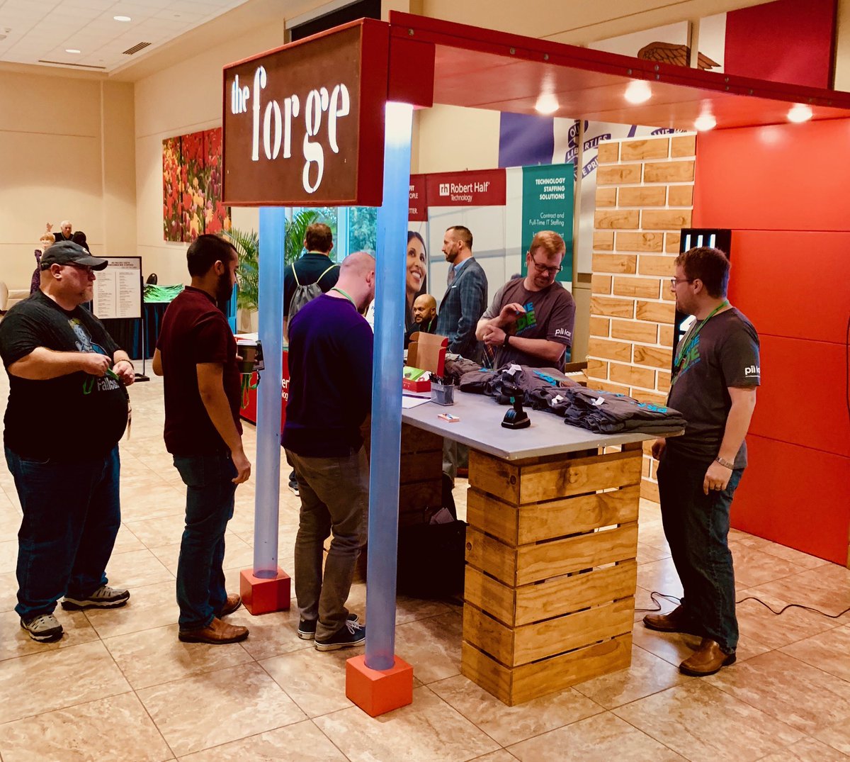 pamgibbons11's tweet image. Bringing the Forge to #prairiecode () ⁦@amegala⁩ ⁦@PillarTech⁩ #theforge