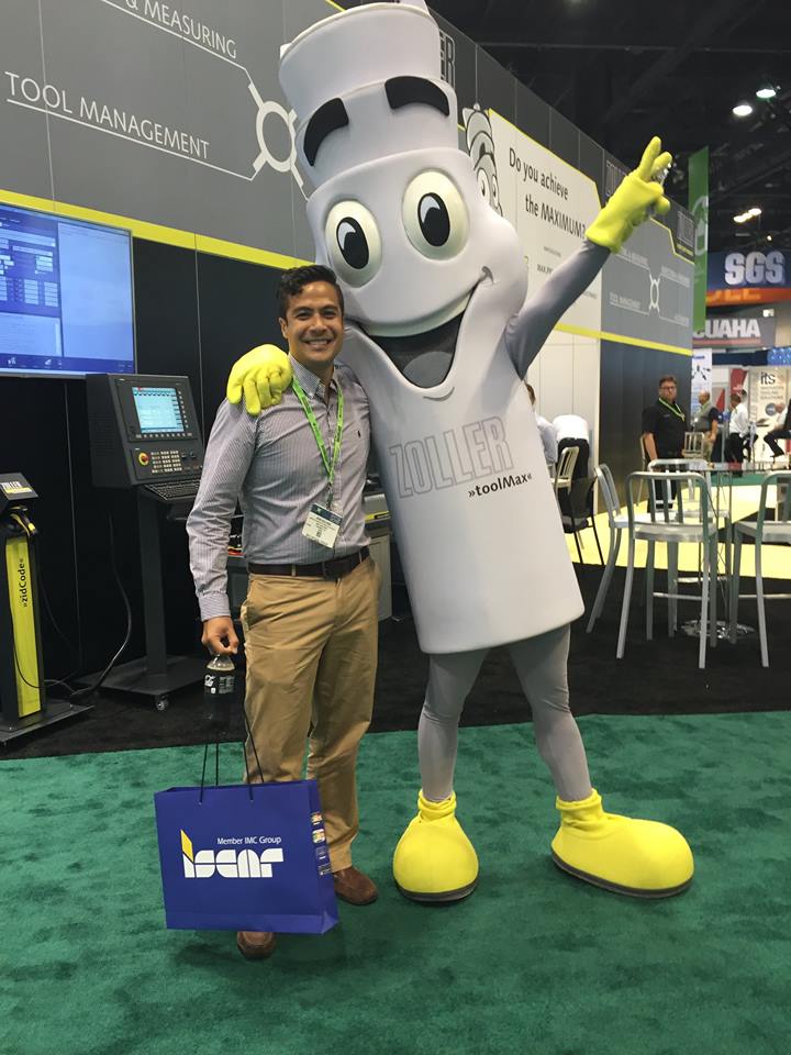 MapYourShow's tweet photo. #FlashbackFriday to 3 years ago when our Director of Mapping & Mobile Technology, John Sullivan, hung out with #ToolMax at #IMTS! We can't wait for another awesome #IMTS next year! #MYS #MYSTeam https://t.co/DFjYc7Zm1o