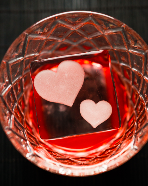 Love the crazy nights💕
​​​#IceModern #LogoCubes #logoengraved #Cocktailice #Ice #perfectice