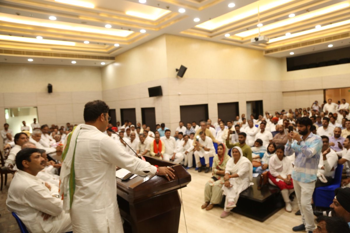 Tanwar_Indian's tweet photo. प्रदेश के कोने कोने से आये साथियों के साथ चर्चा की व पार्टी का मजबूती से साथ देने के लिए उनका धन्यवाद किया। https://t.co/zctsqXIBfM