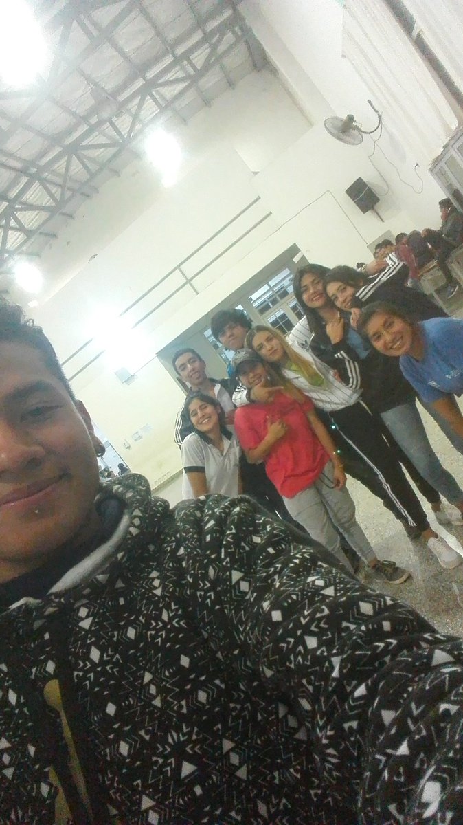 Daniela16104601's tweet photo. ATR con los chicos del Colegio Palacio #BailandoPorMiPromo
@juancarlosvilc @artydance23 @IvanaZotelo @AChoque09 @FanjulGabriel https://t.co/Qm8tJRZCKH