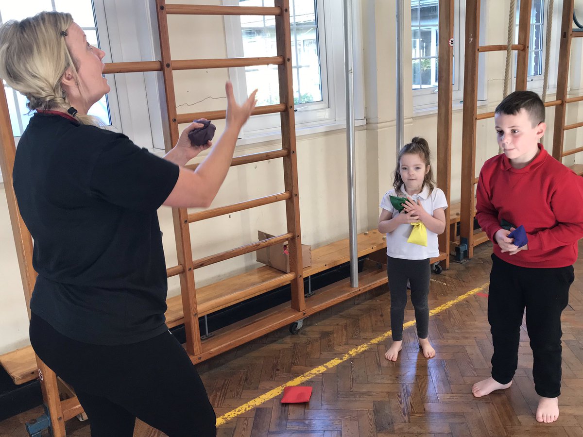 BubsyTownhill's tweet photo. STF enjoyed their ‘Circus’ themed PE session this morning. Balancing, juggling, and hula hooping! 🤹‍♀️🎪🤡 #thcpe #thcstf #offtothecircus #healthandwellbeing https://t.co/3uOHriW56z