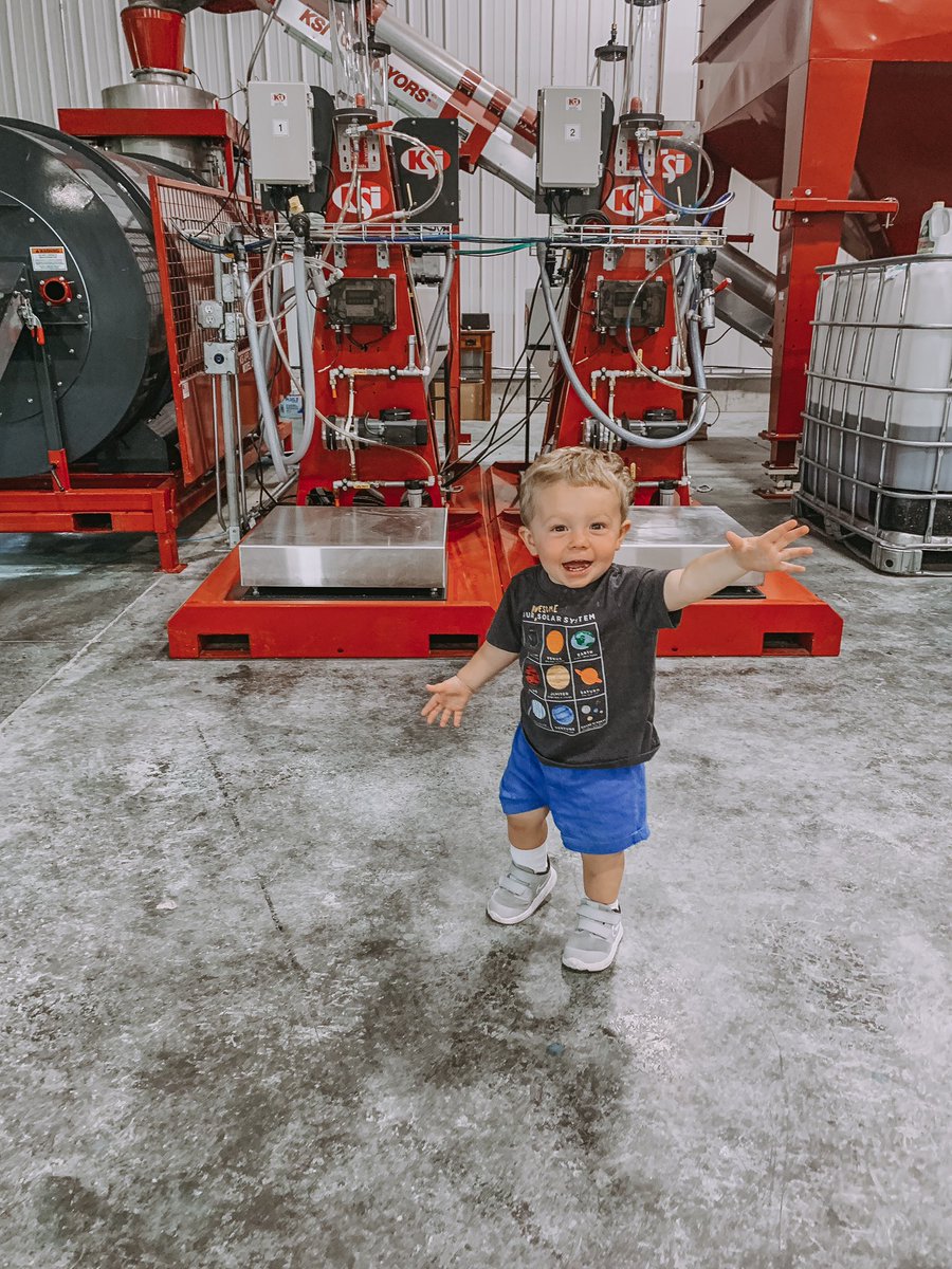 SEEDLIFELLC's tweet photo. Colt says “Hey! My aunt Katie needs to be treating your soybeans!”👍🏼 #seedlife #cutevisitors 
@mbates_7 @allybates_92 https://t.co/bdigNZPvHG