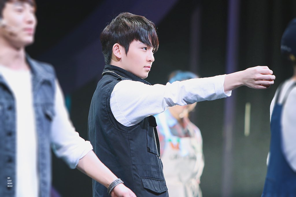 150101 뮤지컬 총각네 야채가게 커튼콜 

#리키 #틴탑 <a href="/TEEN_TOP/">틴탑(TEEN TOP)</a> #행복이_리키 #Ricky #TEENTOP