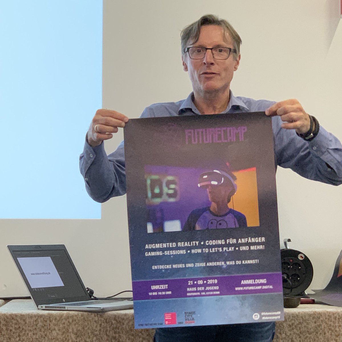 Sascha_Foerster's tweet image. Nicht vergessen: nächste Woche am 21.09. findet im Haus der Jugend das #FutureCamp19 statt.
 
Anmeldung unter FutureCamp.digital

#KlimaFindetStadt 
@JoePublic1001 @telekomstiftung