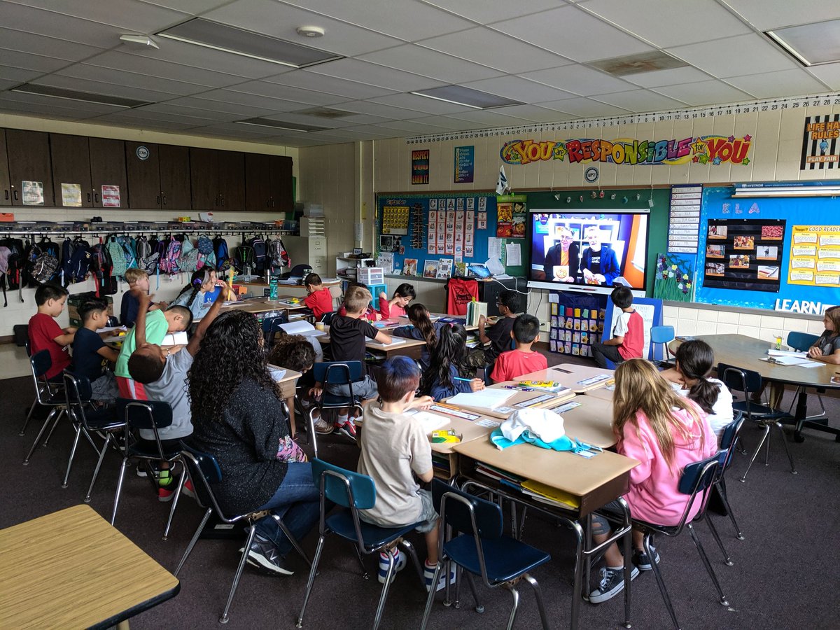 MrsRestis's tweet photo. Happy #InternationalDotDay from these 3rd graders! We were thrilled to hear @peterhreynolds say our school's name during the live stream! We love the idea to share a dot with someone today to celebrate and connect the dots! 🎨♥️🔵 
#ECJJaguars #CCSD93 @EJPrincipalD93 https://t.co/ULAIQaDop9