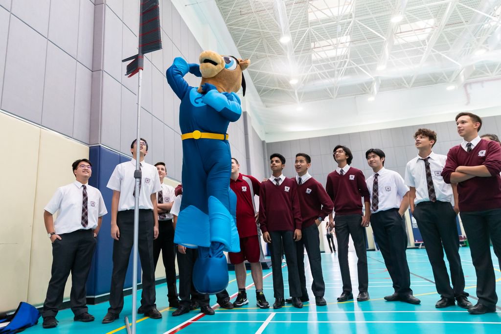 qatarairways's tweet photo. Our #OryxKidsClub mascots and #FollowFalah discovered their inner athlete with @OryxSchool students. https://t.co/5dfHqmrx1s #AimBeyond #Doha2019 https://t.co/Va7ZiWk487