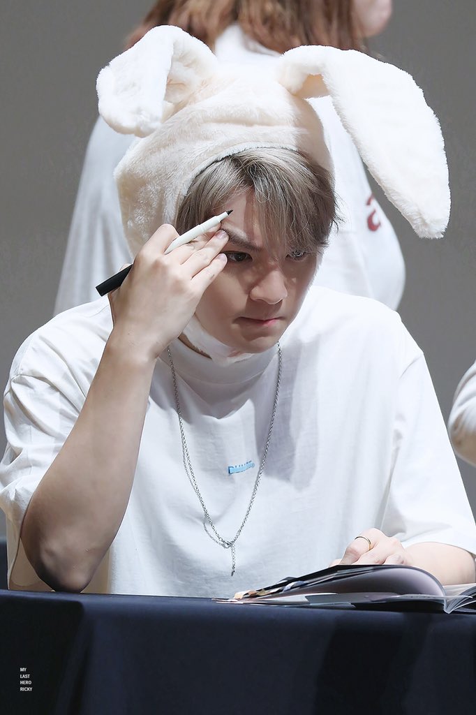 190609 동대문 팬사인회 (20pics)

#리키 #틴탑 <a href="/TEEN_TOP/">틴탑(TEEN TOP)</a> #행복이_리키 #Ricky #TEENTOP

▶️ mylastheroricky.tistory.com/198