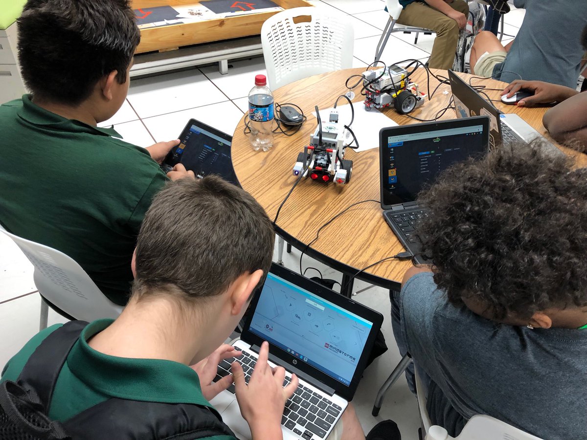 PhilipPorterTex's tweet photo. Can data drive instruction in 8th Grade Robotics? It is today! @WoodsMiddle ! #STEAMReady @SBISDEdTech #SBISDTLS @SBISD https://t.co/6DBsoCLdt4