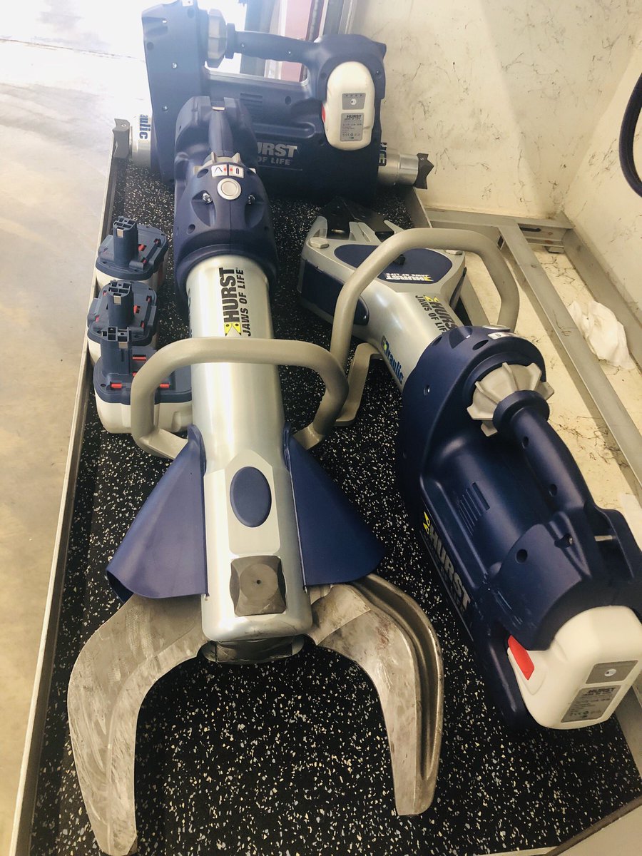 Iaff680's tweet photo. Huntington City Fire upgraded rescue tools to the HURST eDRAULIC line of electric-hydraulic tools.They require no hoses and no power unit. Gaining speed and mobility, firefighters cut up cars and tested out the capabilities and versatility of the tools  at Clark’s salvage yard https://t.co/WCQhJIFx5H