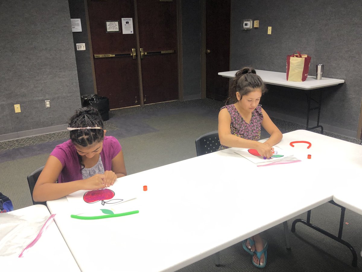 OstranderM620's tweet photo. We had so much fun at the Book Covers program at the Fort Mill Library.  So glad that our friends from Catawba Ridge were able to join us! @FortMillSD @johnsjb1 https://t.co/EHQqGlanDf