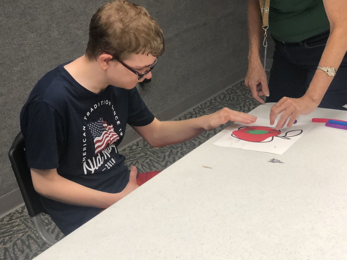 OstranderM620's tweet photo. We had so much fun at the Book Covers program at the Fort Mill Library.  So glad that our friends from Catawba Ridge were able to join us! @FortMillSD @johnsjb1 https://t.co/EHQqGlanDf