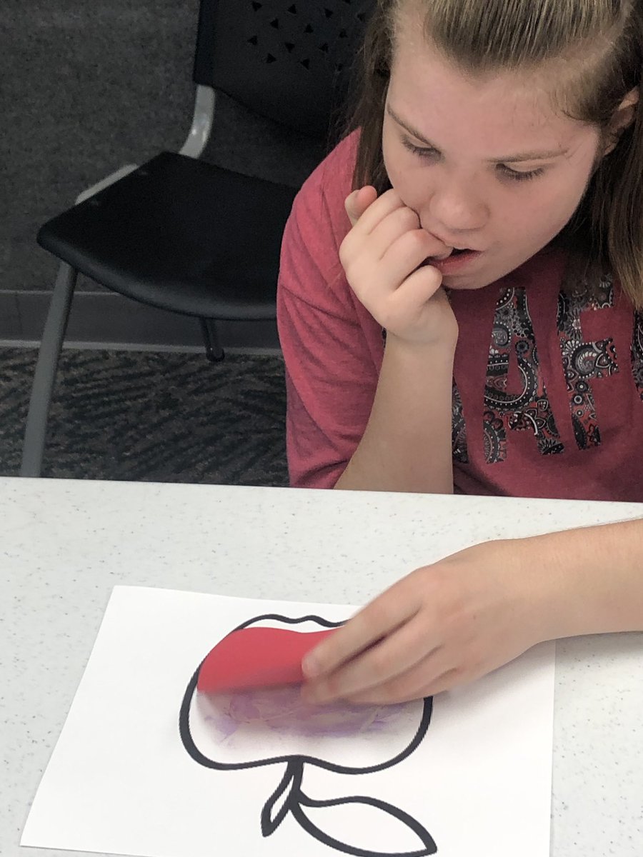 OstranderM620's tweet photo. We had so much fun at the Book Covers program at the Fort Mill Library.  So glad that our friends from Catawba Ridge were able to join us! @FortMillSD @johnsjb1 https://t.co/EHQqGlanDf