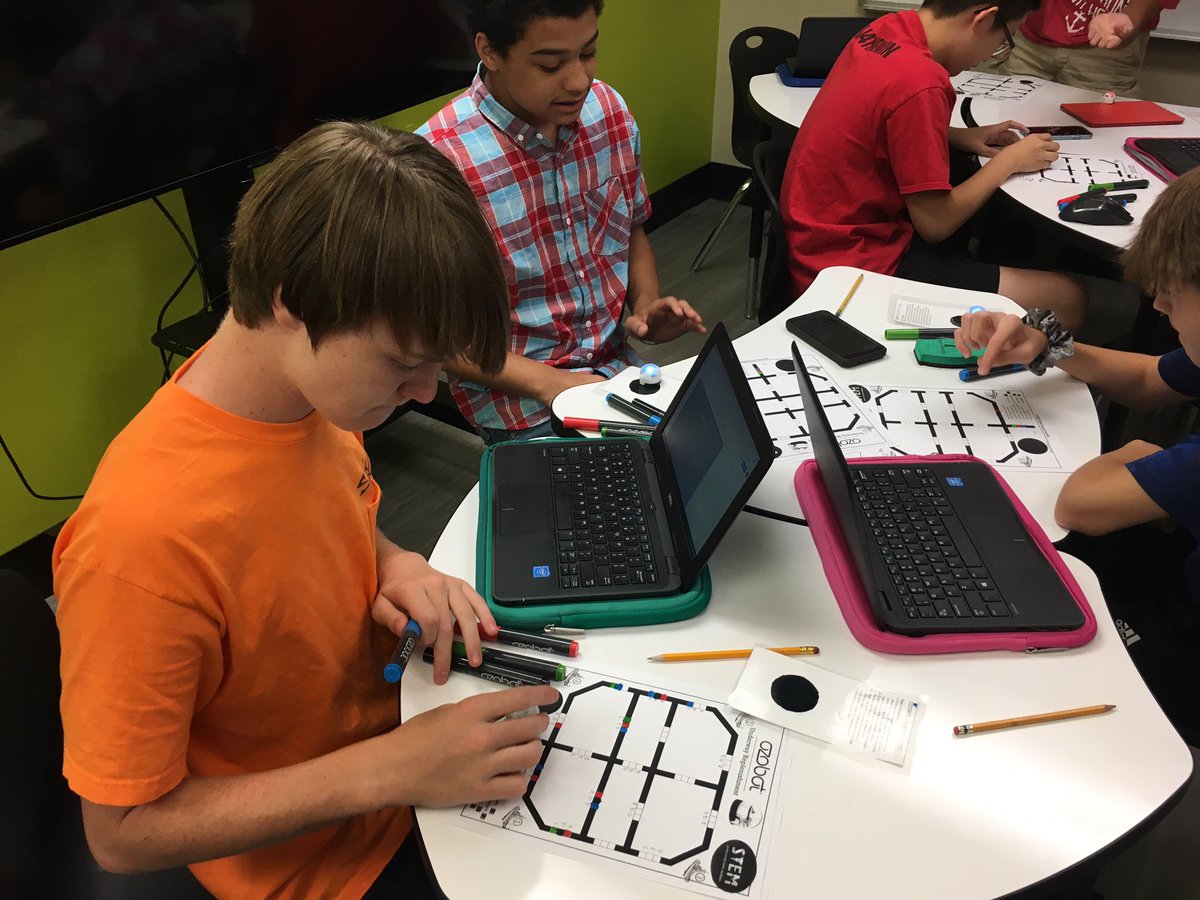 CEC_HS's tweet photo. Scholars and Ozobots in action @CEC_HS @CravenCoSchools with Mrs. Strommerโs Coding Club #STEM4Life. Thanks again @michellelee0724 and @RogerBellNTA for sharing https://t.co/YE6kOkuEvx