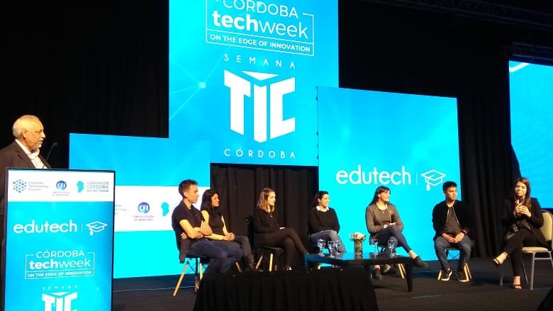 OscarGencarelli's tweet photo. Gran placer de compartir con egresados de carreras tecnolรณgicas el panel inicial de #Edutech2019 en la @SemanaTICcba https://t.co/YttZ2wqiBS