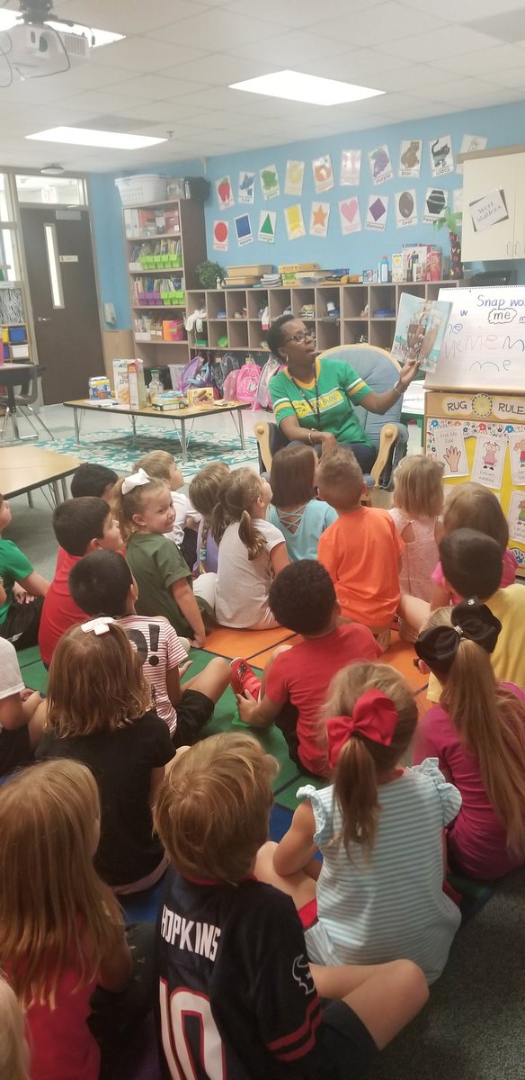 Thank you @MaynardReads for reading to kindergarten!!!  <a href="/HumbleISD_BBE/">Bear Branch Elem</a>  <a href="/TheMrsMapleBBE/">Andrea Maple</a> #elmerpride #bethelight