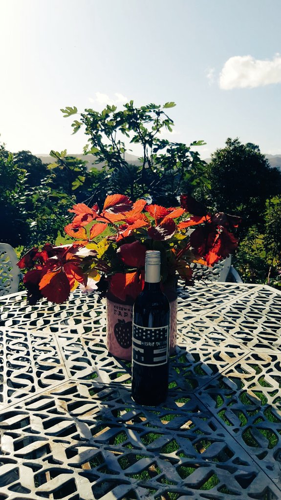 We're feeling hot, hot, hot this Friday. And what better excuse for a late summer BBQ with a bottle of Charles &amp; Charles #zinfandel #weekend #friyay #britishsummer #winetrade #californiawine