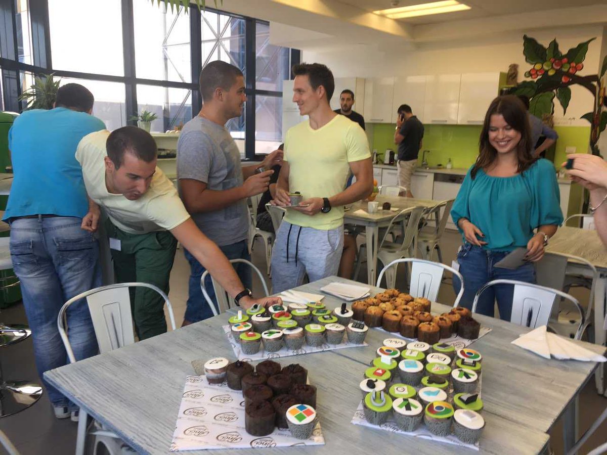 InterVenture_'s tweet photo. Kad se regular Sweet Friday poklopi sa The praznikom!
#interventure #ProgrammersDay https://t.co/WSZaUV3gEY