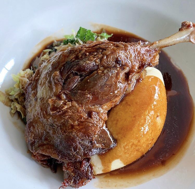 Le_Mercury's tweet photo. It’s Friday you deserve a plate full of joy! Our menu will not disappoint you and nor will the wine! 🍷😉 #Friday #eatingout #london #islington #foodie #goodvibes https://t.co/3pHPom5CgN