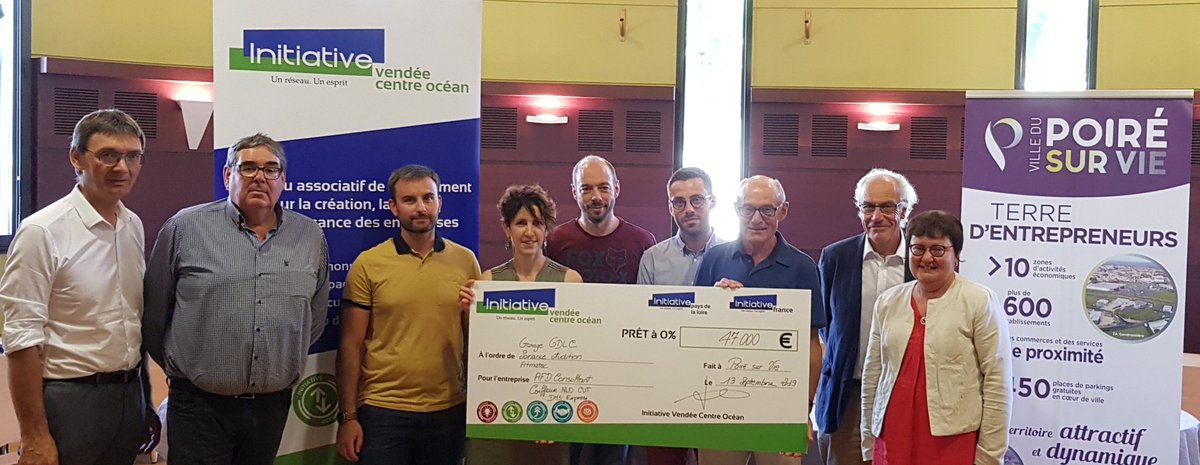 Signature de 47000 de prêts d'honneur accordés aux Entrepreneur.e.s Initiative du Poiré sur Vie ! Bravo au dynamisme du comité local #VieetBoulogne !
<a href="/SabineRoirand/">Sabine Roirand</a>
<a href="/INITIATIVE_PdL/">INITIATIVE_PdL</a>