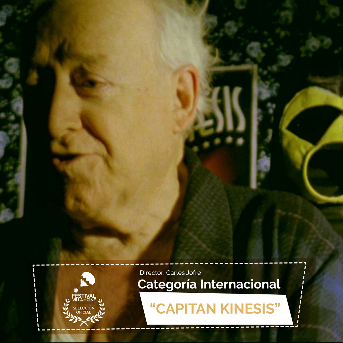 FesVillaDelCine's tweet photo. CAPITÁN KINESIS 🇪🇸 – (Dir: Carles Jofre – 11 mins)

Sebastián, un animador de fiestas ya jubilado, recibe la visita de un hombre quien le ofrece abandonar su hogar para hospedarse en un asilo. Para escapar tal destino, se vale de los poderes de su imaginación. https://t.co/nhOJrtkKYh
