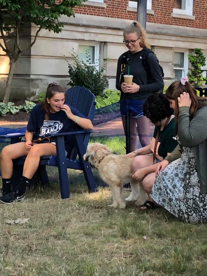 ARCatMC's tweet image. It's happening!!! DeStress with Dogs until 1:00. We partnered with @MariettaDining for this event. "Don't Freeze Up" on your quizzes and exams. Come see us for academic help, and enjoy your cherry, strawberry, or lemon freeze complements of Parkhurst. #ARCisTHEplacetobe