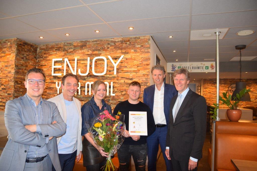 gemeenteHadM's tweet photo. Van harte proficiat Stan en Lieke Janssen van #Restaria Horst met jullie uitverkiezing tot Starter van het derde kwartaal 2019. #startervanhetKwartaal #gemeenteVenray #gemeenteHadM,#Rabobank #VenraysOndernemersPlatform #Meterik https://t.co/ktG0Dln0Je