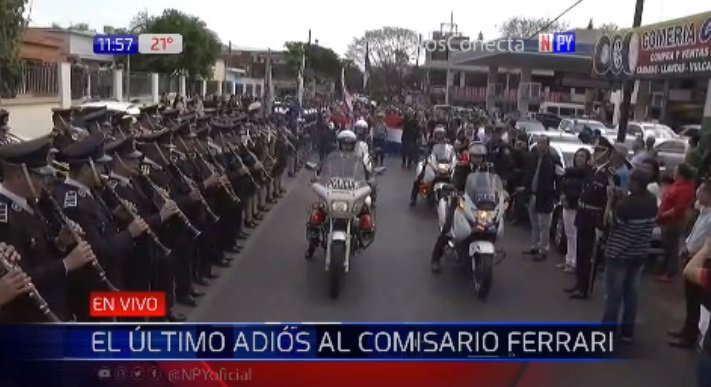 npyoficial's tweet photo. #AHORA Camaradas dan el último adiós al comisario Félix Ferrari.
#EnVivo https://t.co/zXQhHR2kMj 
#NPY #NosConecta https://t.co/hSS3Zvo10k