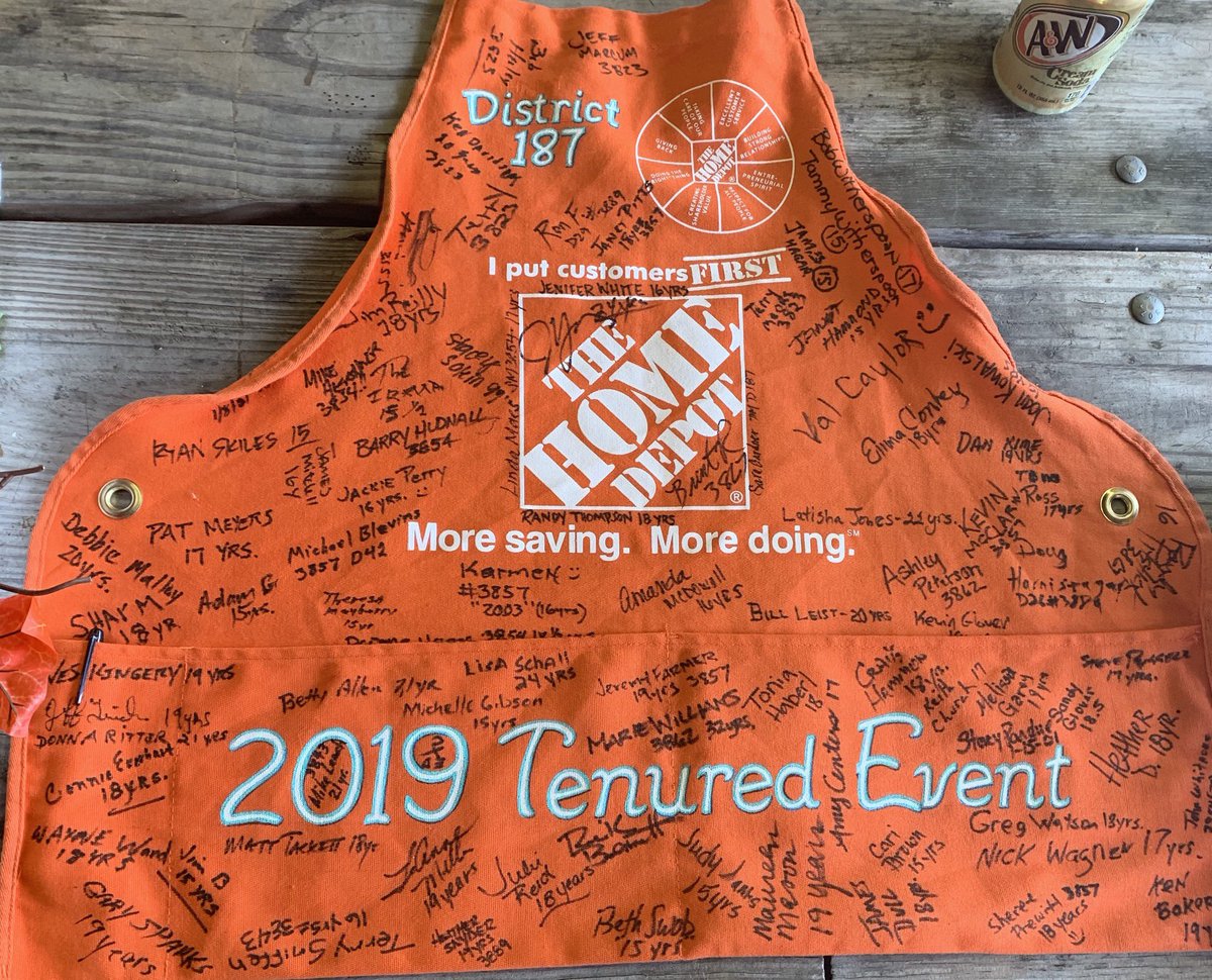 linda7664's tweet photo. Such an awesome event!!! Congratulations to all the associates on their milestones and working for this awesome company for 15+ years!!!! We appreciate everything you daily!!! #d187pride https://t.co/tCFiywbMcS