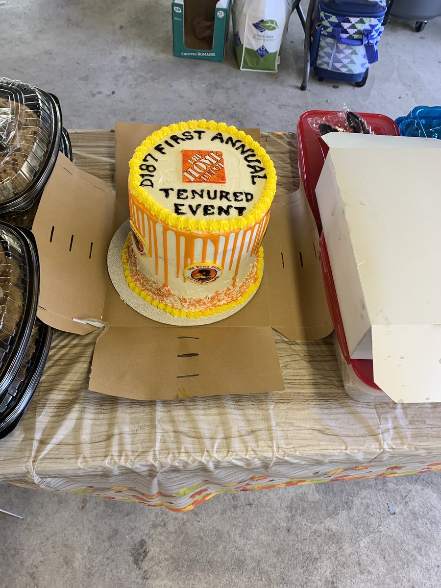 linda7664's tweet photo. Such an awesome event!!! Congratulations to all the associates on their milestones and working for this awesome company for 15+ years!!!! We appreciate everything you daily!!! #d187pride https://t.co/tCFiywbMcS