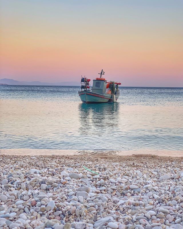 SteveCarss's tweet photo. Yannis tug boat... https://t.co/jZojEwS83h https://t.co/sf00TSdgvJ