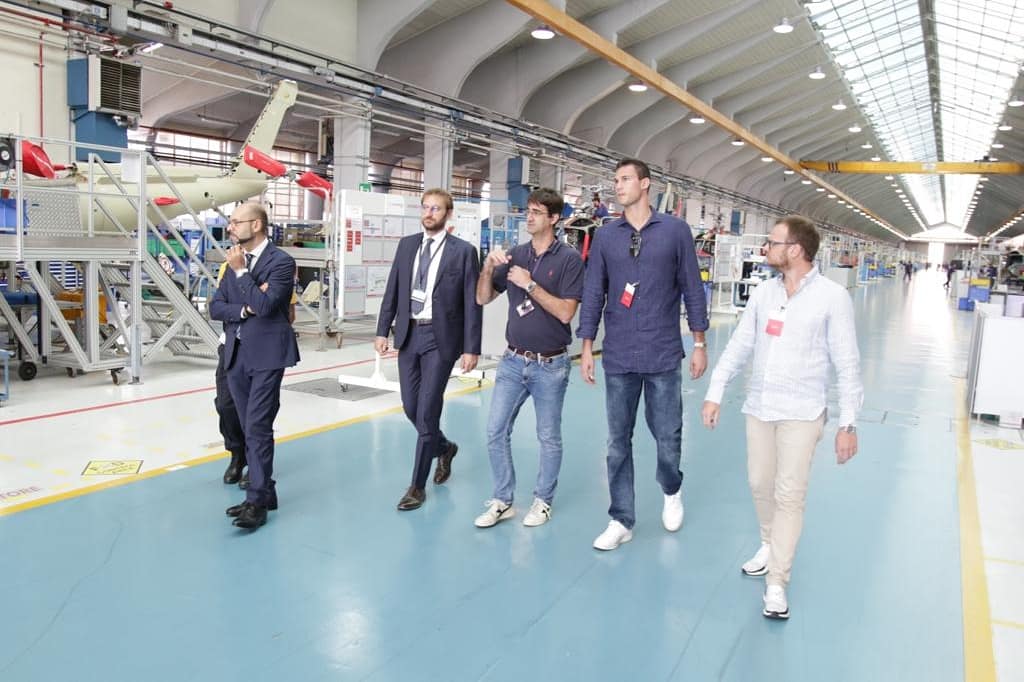 gallinari8888's tweet photo. What a great day with #leonardoelicotteri thanks 🚁🇮🇹 https://t.co/w263XkpuaU