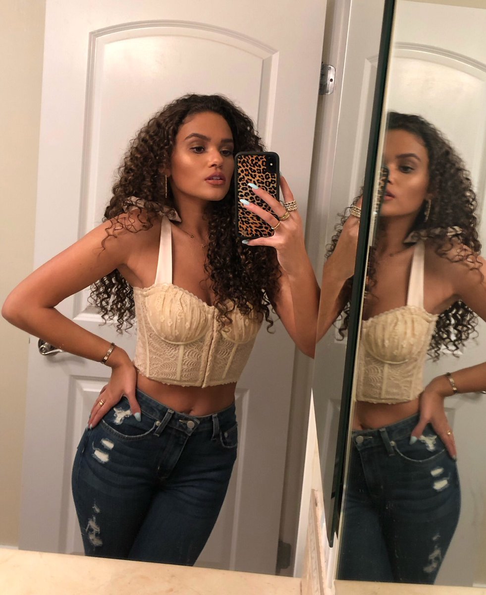 madisonpettis's tweet photo. Cinnamon Girl https://t.co/N4VNmTqGKf