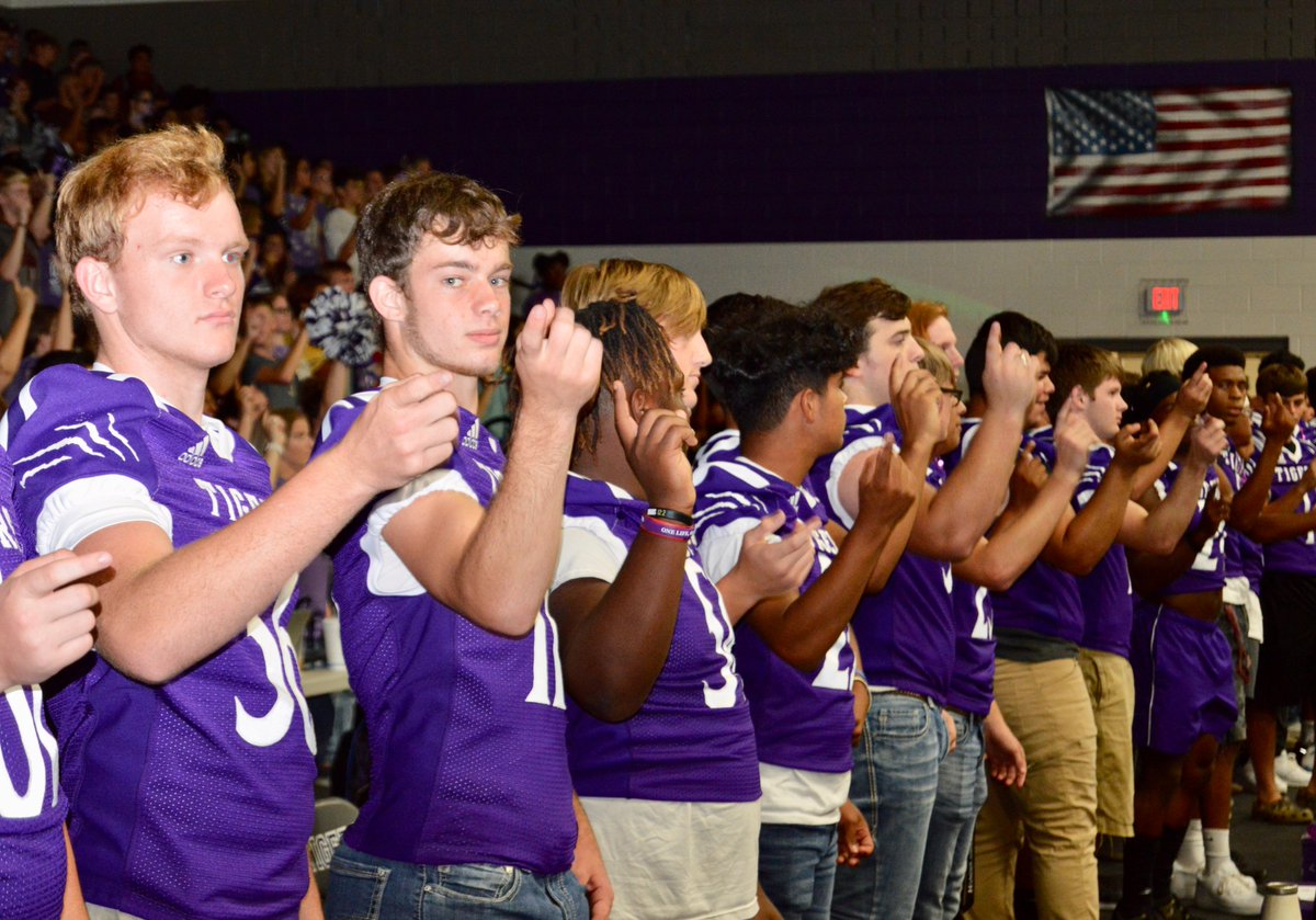 tigeryerds's tweet photo. Support your Tigers tonight! #hoco2019 #itisagreatdaytobeatiger #clawsup #mvhstigers https://t.co/grdMNSRsBv